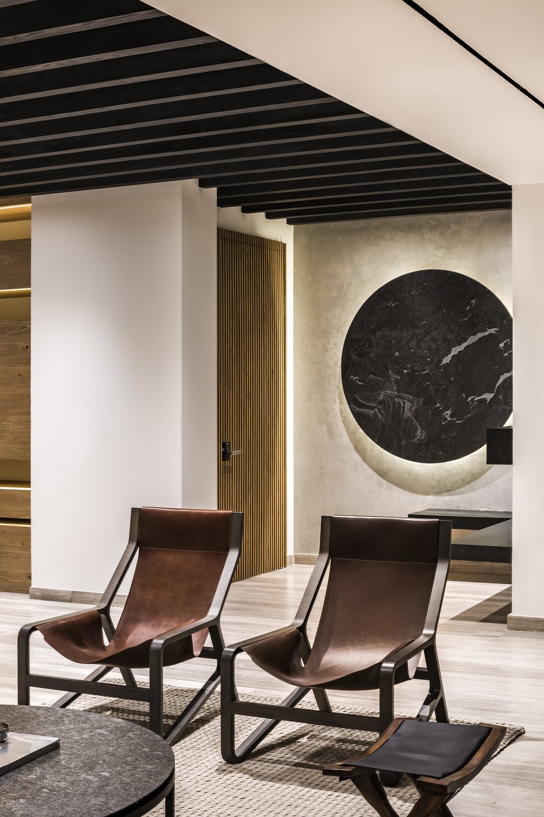 At the main access, a bold and striking marble element decorates the space