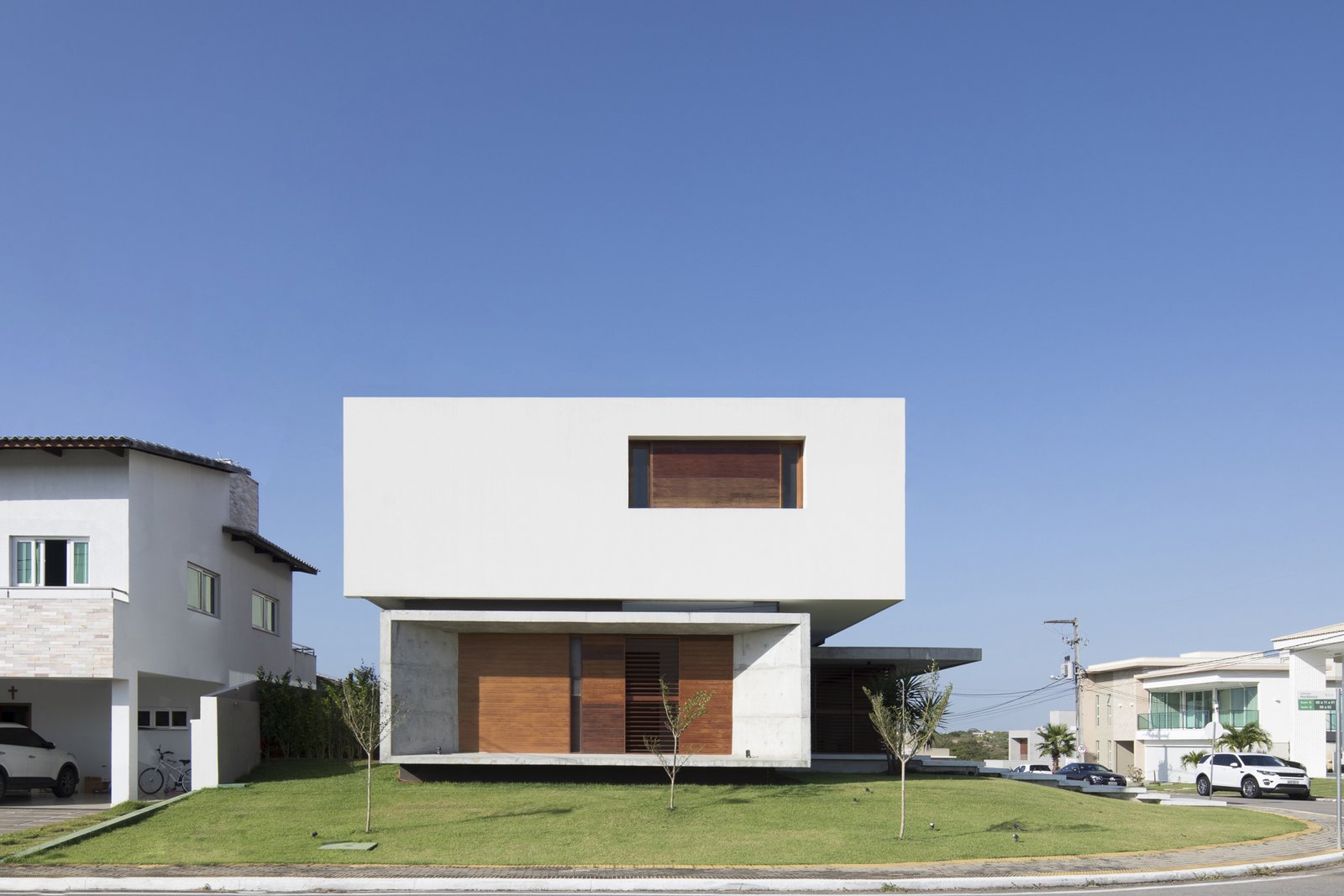 IF House - Photo 02