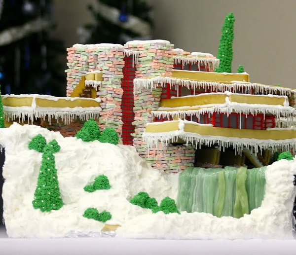 This impressive reproduction of Frank Lloyd Wright's Fallingwater in gingerbread was a total labor of love, taking over 12 hours to design and 40 hours to build and decorate. The river and waterfall are made up of three batches of hard candy.